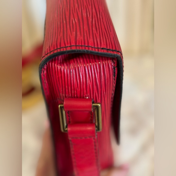 Louis Vuitton Epi Saint Cloud Shoulder bag/ Crossbody. Red - Picture 4 of 12